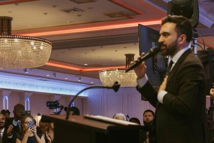 El demócrata mantiene una ventaja constante, aunque el exgobernador muestra señales de recuperación