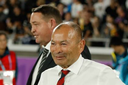 El Demonio de Tasmania: Eddie Jones, feliz; detrás, Steve Hansen, coach de los All Blacks