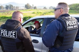 El Departamento de California otorgó permisos especiales a agencias federales como la Patrulla Fronteriza y la DEA para colocar las cámaras escondidas y rastrear a migrantes en las carreteras