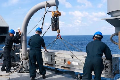 El Departamento de Defensa de EE.UU. publicó fotos del USS Iwo Jima, el buque que lidera el grupo anfibio que se dirige al Caribe Sur
