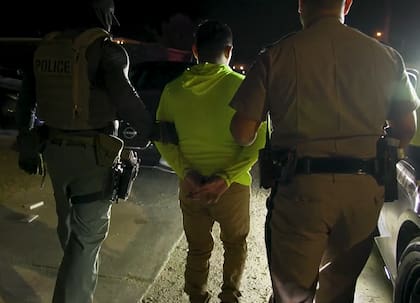 El Departamento de Seguridad estatal reportó una suba interanual de arrestos en redadas migratorias, con foco en migrantes centroamericanos y sudamericanos