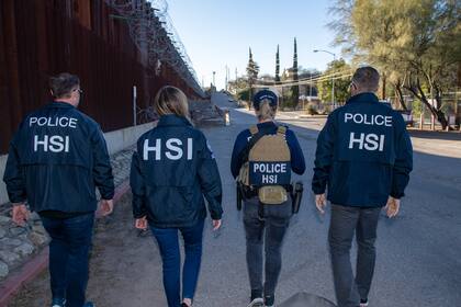 El Departamento de Seguridad Nacional cuenta con un equipo de más de 6000 investigadores denominado HSI que se encarga de atender las amenazas de crímenes transnacionales