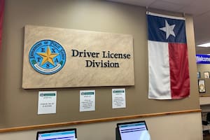 El Departamento de Seguridad Pública de Texas advierte que en ningún momento se puede tener más de una licencia de conducir para vehículos comerciales