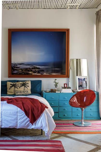 El departamento del fotógrafo José Pereyra Lucena en un último piso en Retiro.