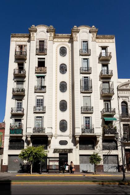 El departamento donado por el artista Alberto Heredia está ubicado en un edificio histórico sobre la Avenida Caseros.