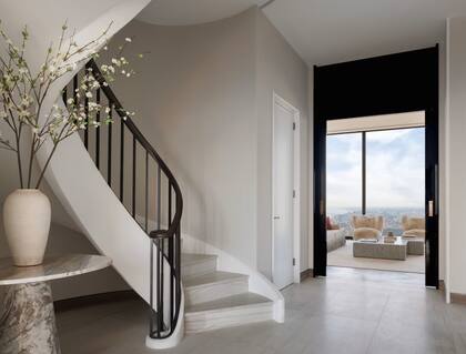 El departamento está en lo más alto del edificio y cuenta con 23 habitaciones en total