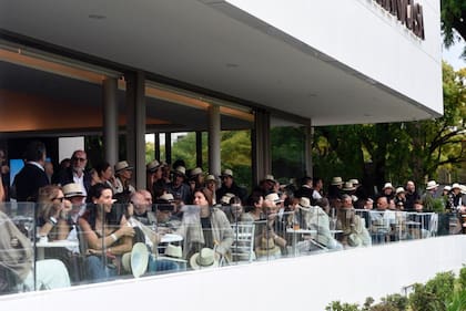 El departamento modelo con balcón sobre la cancha 1 del Campo Argentino de Polo con sus 130 invitados exclusivos
