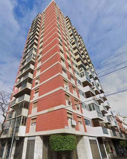 El departamento, ubicado en el sexto piso al contrafrente, cuenta con balcón, cocina y baño