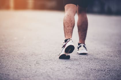 El deporte puede deteriorar las zapatillas deportivas (Foto: Freepik)