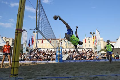 El deporte se practica en las canchas de beach vóley que hay en los Bosques de Palermo
