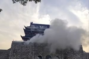 El derrumbe de las tejas de la Torre Tambor en Fengyang