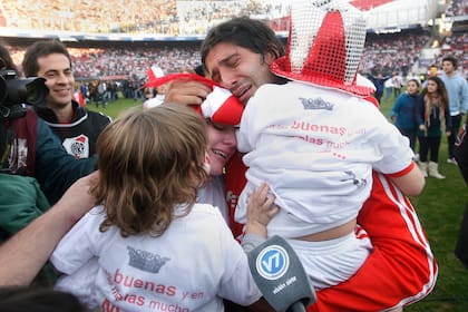 El desahogo de Alejandro Domínguez, figura de River, tras obtener el ascenso a Primera División, en 2012.