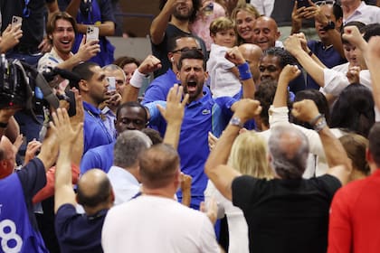 El desahogo de Novak Djokovic al celebrar con su equipo y familiares