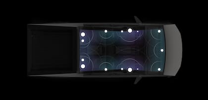 El desarrollo del compartimiento de pasajeros refleja la estrategia de Tesla de integrar sistemas digitales como elemento central de la experiencia de conducción