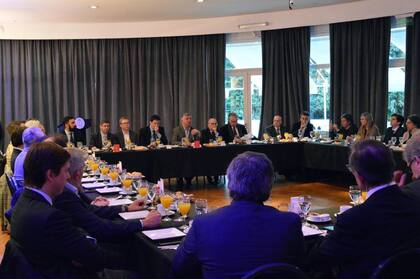 El desayuno estuvo organizado por la Fundación Libertad y contó con la presencia de miembros y autoridades. Entre ellos, Gerardo Bongiovanni (presidente), Alejandro Bongiovanni (director), Francisco de Santibañez, Daniel Pereira y Fernando Álvarez.