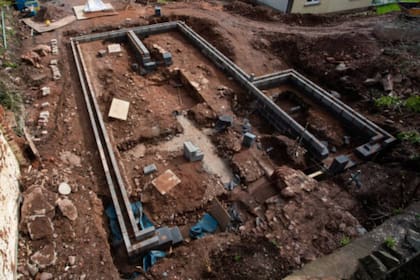 El descubrimiento corresponde a un palacio episcopal construido en el siglo XIII, y era el lugar donde vivían los obispos de la Iglesia de Inglaterra o Anglicana