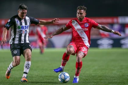 Damián Batallini es el último jugador que sonó como inminente refuerzo de Boca; sin embargo, se queda en Argentinos Juniors.