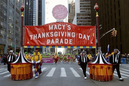 El desfile contará con carrozas, globos y personajes icónicos que recorrerán cuatro kilómetros en Manhattan