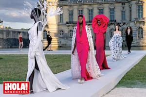 El desfile de Valentino, a cargo del diseñador italiano Pierpaolo Piccioli, fue en el marco imponente de los jardines del Château de Chantilly.