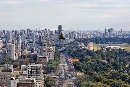 El desfile desde el aire, en uno de los helicópteros del Comando de Aviación del Ejercito