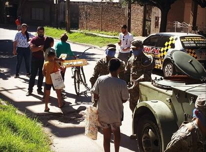 El despliegue de las Fuerzas Armadas en Quilmes para la entrega de alimentos