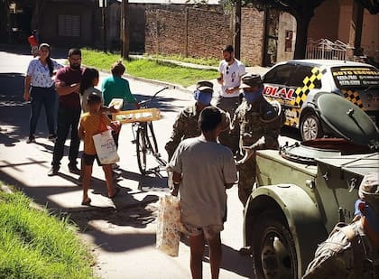 El despliegue de las Fuerzas Armadas en Quilmes para la entrega de alimentos