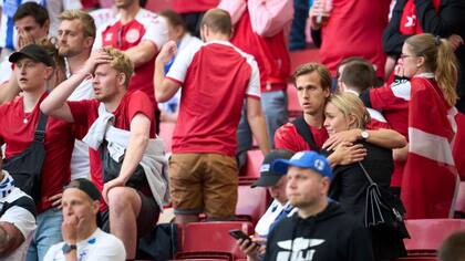 El desplome de Eriksen causó conmoción en el estadio.