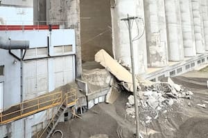 Colapsó la pared de un silo de casi 100 años en un puerto cerealero