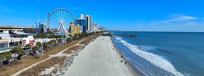 El destino es sede de eventos inusuales como el World Famous Blue Crab Festival y el Carolina Country Music Fest