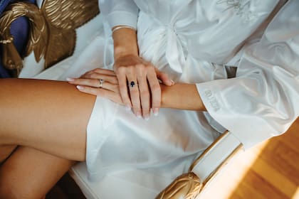 El detalle azul para
el día de su casamiento fue
un anillo con una piedra de
ese color.
