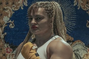 El detalle en homenaje a “Locomotora” Oliveras que aparece en el primer capítulo de En el barro y generó sensaciones en el público