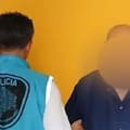 Detuvieron a un falso médico que seguía atendiendo pacientes durante su prisión domiciliaria