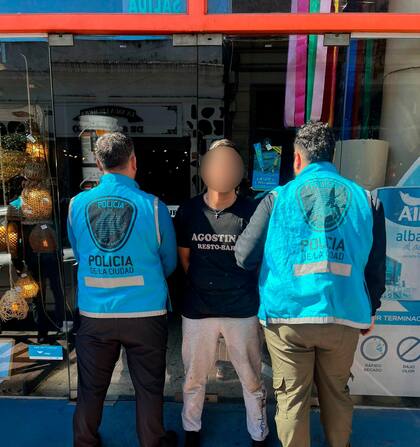 El detenido trabajaba en un local en la zona