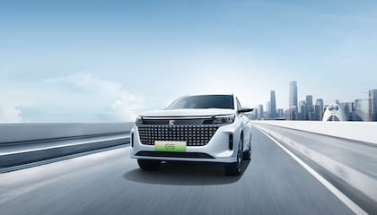 El DFSK E5 incorpora luces Daytime Running Lights (DRL)