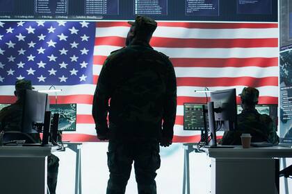 El DHS advirtió a quienes cometan estafas haciéndose pasar por oficiales o personal de inmigración