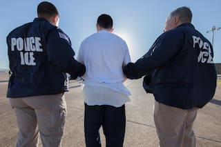 La justicia suspendió a los agentes que dispararon contra un migrante venezolano en Minneapolis