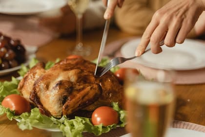 El Día de Acción de Gracias suele festejarse con un pavo y otros productos típicos (Pexels/Tima Miroshnichenko)