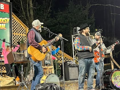 El Día de la Marmota (Groundhog Day) se ha celebrado el 2 de febrero de cada año desde 1887 en Punxsutawney, Pensilvania. Miles de personas se han reunido para que una marmota, de nombre “Punxsutawney Phil”, anuncie cuándo llegará el fin del invierno.