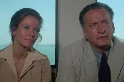 George C. Scott y Trish Van Devere, en una escena de El día del delfín, una producción que cuando se estrenó fue un rotundo fracaso de crítica y público