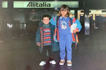 Los hijos de Sandra en el da del adis, en Ezeiza.