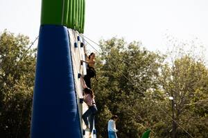 El Día del Campus de la Universidad Austral tuvo de todo (¡hasta escalada!).
