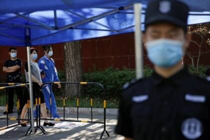 El día del examen se cierran calles para facilitar la llegada de los estudiantes y se amplían los dispositivos policiales. (Pekín, 7 de junio de 2020).
