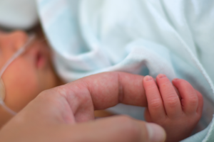 ¿Cuándo un parto es prematuro y cuáles son sus consecuencias en los bebés?