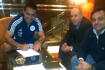 El día después de eliminar a Brasil, Villar puso el gancho con el Pincha