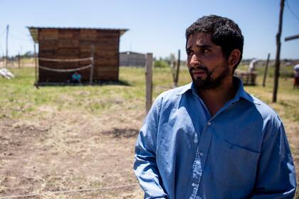 El día despues del tiroteo que causo muertos y heridos en una tosquera en Gonzalez Catán. Maximiliano da su testimonio a La Nación