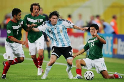 El día en que cumplió 19 años, Lionel Messi jugó contra México en el Mundial Alemania 2006; fue uno de sus primeros partidos en el seleccionado mayor.