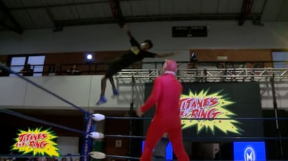 El Diábolo, atento al vuelo de Súper Pibe, que se lanza con la técnica familiar intacta