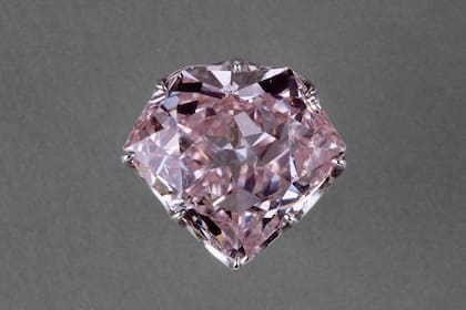 El diamante Hortensia, una piedra preciosa de tono rosado.