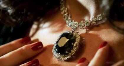 El diamante negro tenía 195 quilates en bruto y, de acuerdo con expertos, fue robado en el siglo XIX de un santuario en India