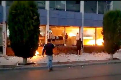 El diario El Chubut, incendiado como producto de los desmanes de las protestas antimineras